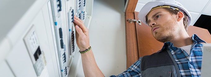 Geologie Accommodatie Glad ᐅ Prijs elektricien - Alles over het uurloon van een elektricien!